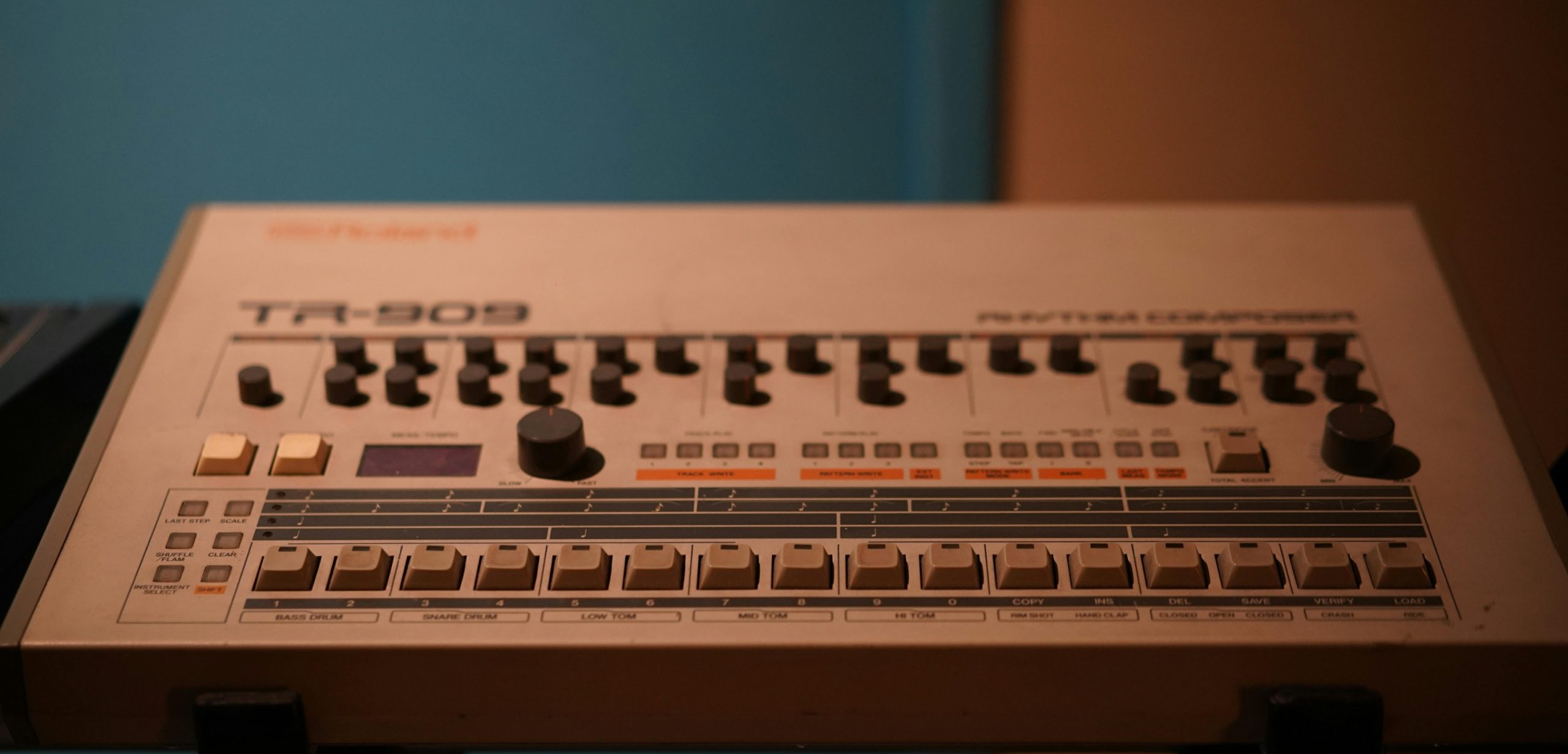 Benefits of Using Vintage Drum Machines