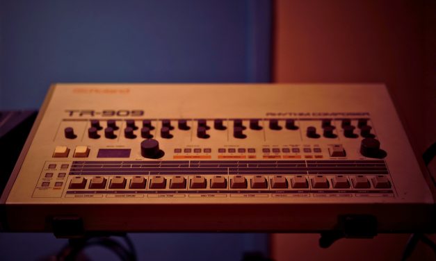 Inside Lounge Production: Case Studies of Artists Shaping Sound with Vintage Drum Machines