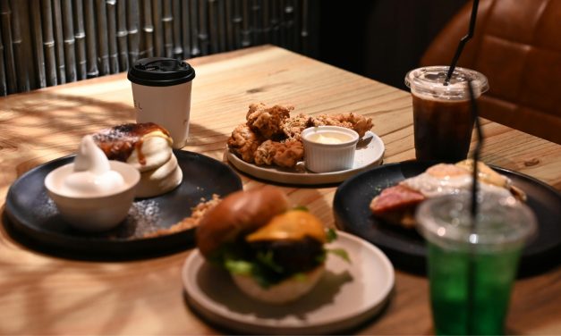 Why Food and Drinks Set the Tone in Any Great Lounge Night