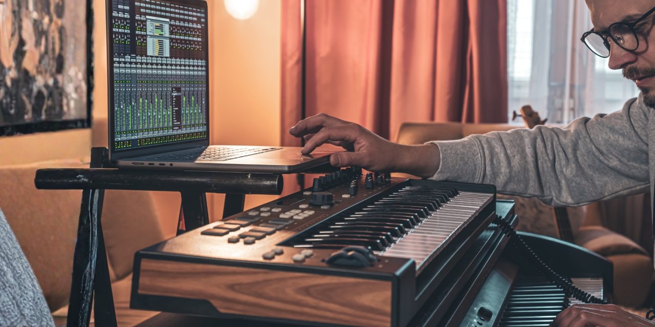 Late-Night Keys: Turning a Simple 2-Chord Idea into a Cinematic Lounge Loop (Part 1)