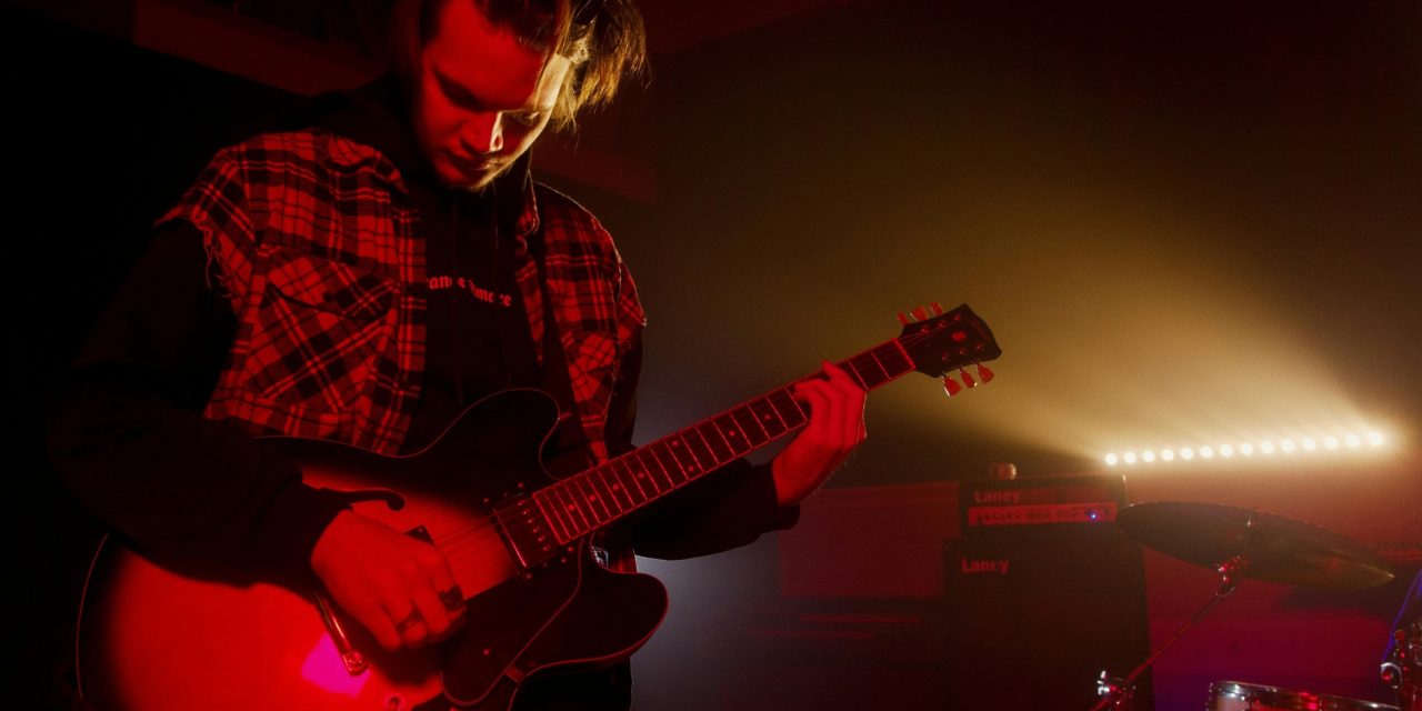 Dialing in Guitar Action for Lounge Music: Clean Feel, Smooth Flow
