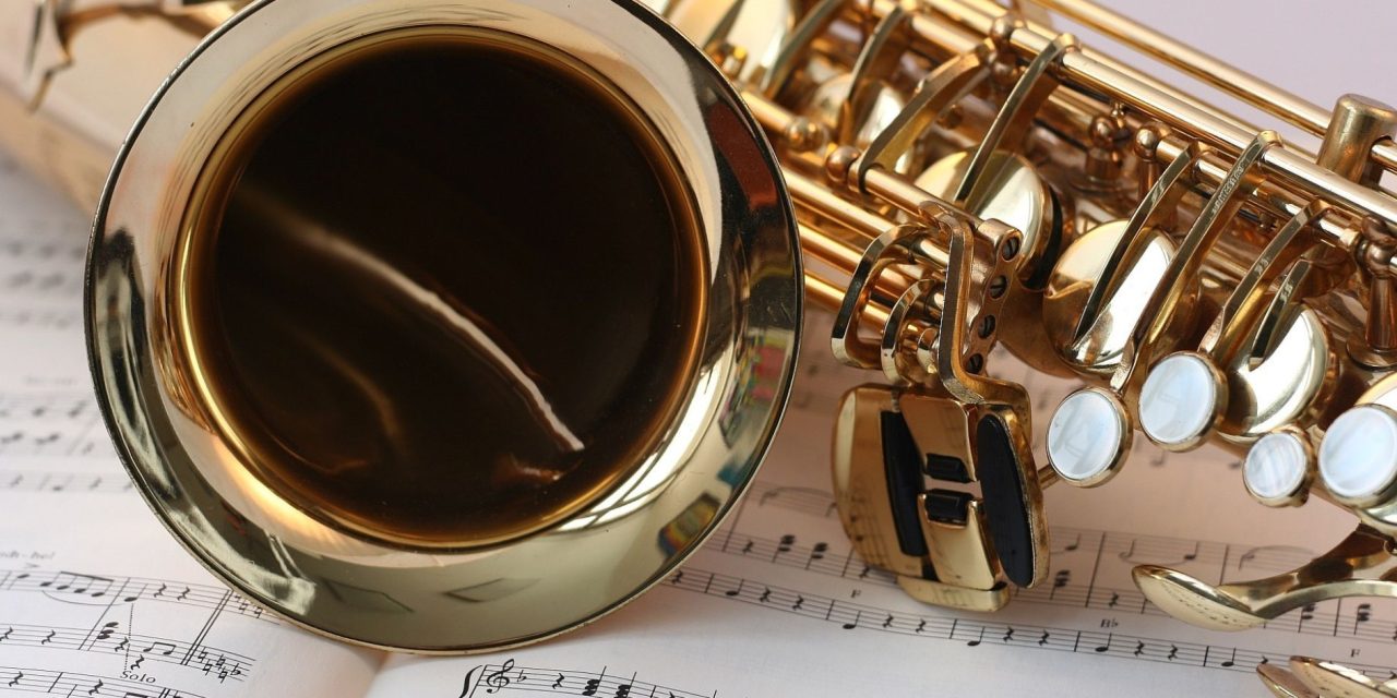 Lounge Sax Melodies: Shape, Space, and Subtle Tension