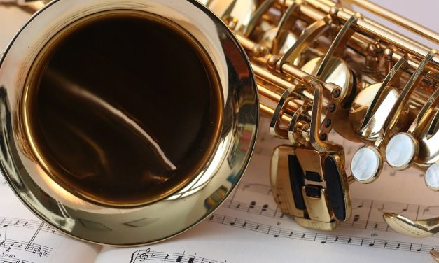 Lounge Sax Melodies: Shape, Space, and Subtle Tension
