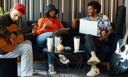 Setting Your Lounge Gig Rates: Pricing Your Sound Without Undervaluing It