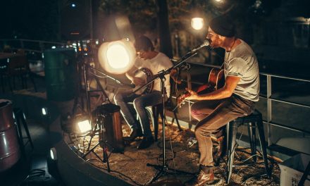 Tight Timing, Natural Feel: The Balance Every Lounge Musician Needs