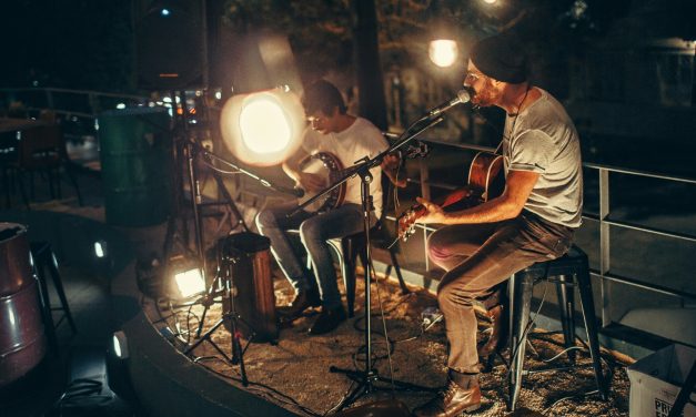 Tight Timing, Natural Feel: The Balance Every Lounge Musician Needs