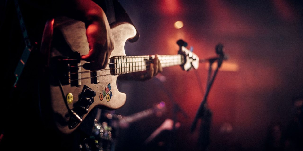 Best Guitar & Bass Strings for Smooth Lounge Tone: Build a Warmer, More Relaxed Sound