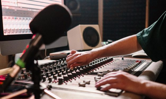 Refining Hiss Layers for a Warmer Lounge Music Mix