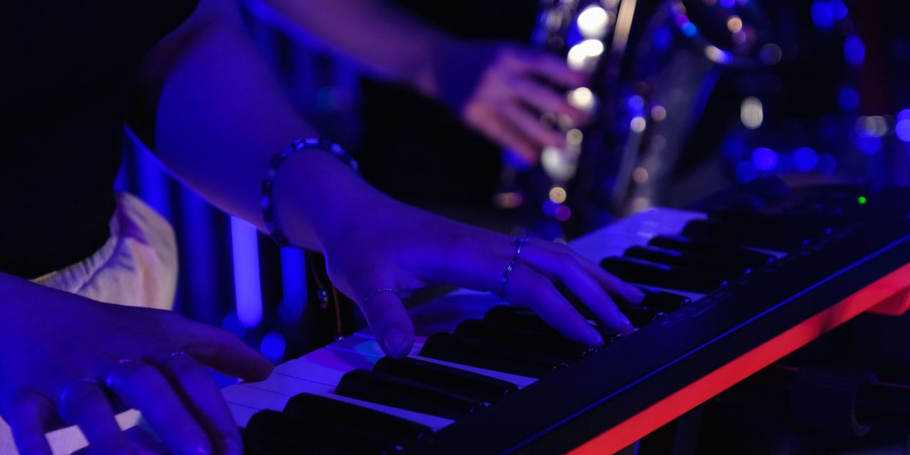 The Secret Behind Smooth Lounge Grooves and Rhodes Chords 