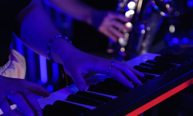 The Secret Behind Smooth Lounge Grooves and Rhodes Chords 