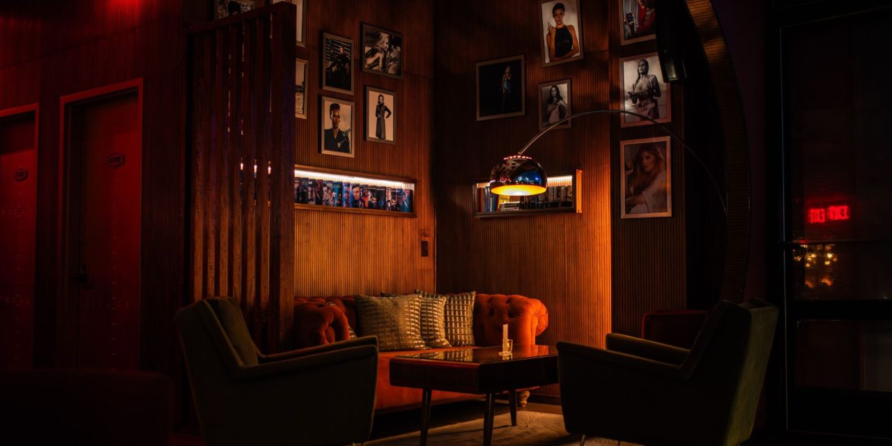 How Cozy Lounge Music Production Creates Sounds People Want to Stay With