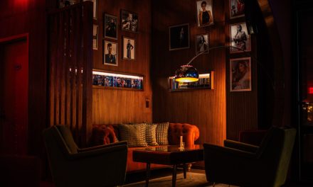 How Cozy Lounge Music Production Creates Sounds People Want to Stay With
